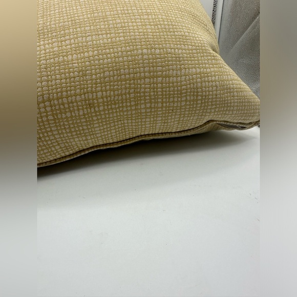 ASHLEY FURNITURE PILLOWS - Picture 14 of 16